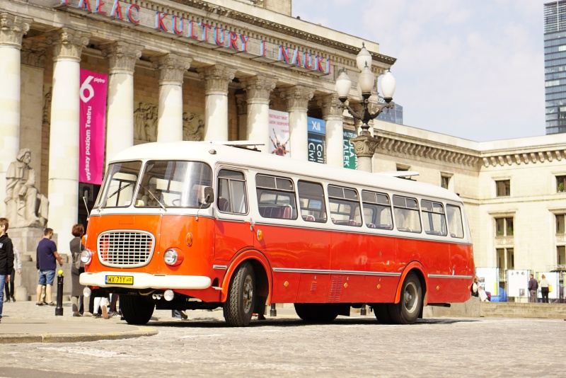 Tour Por la ciudad de Varsovia- el tour en bus antiguo